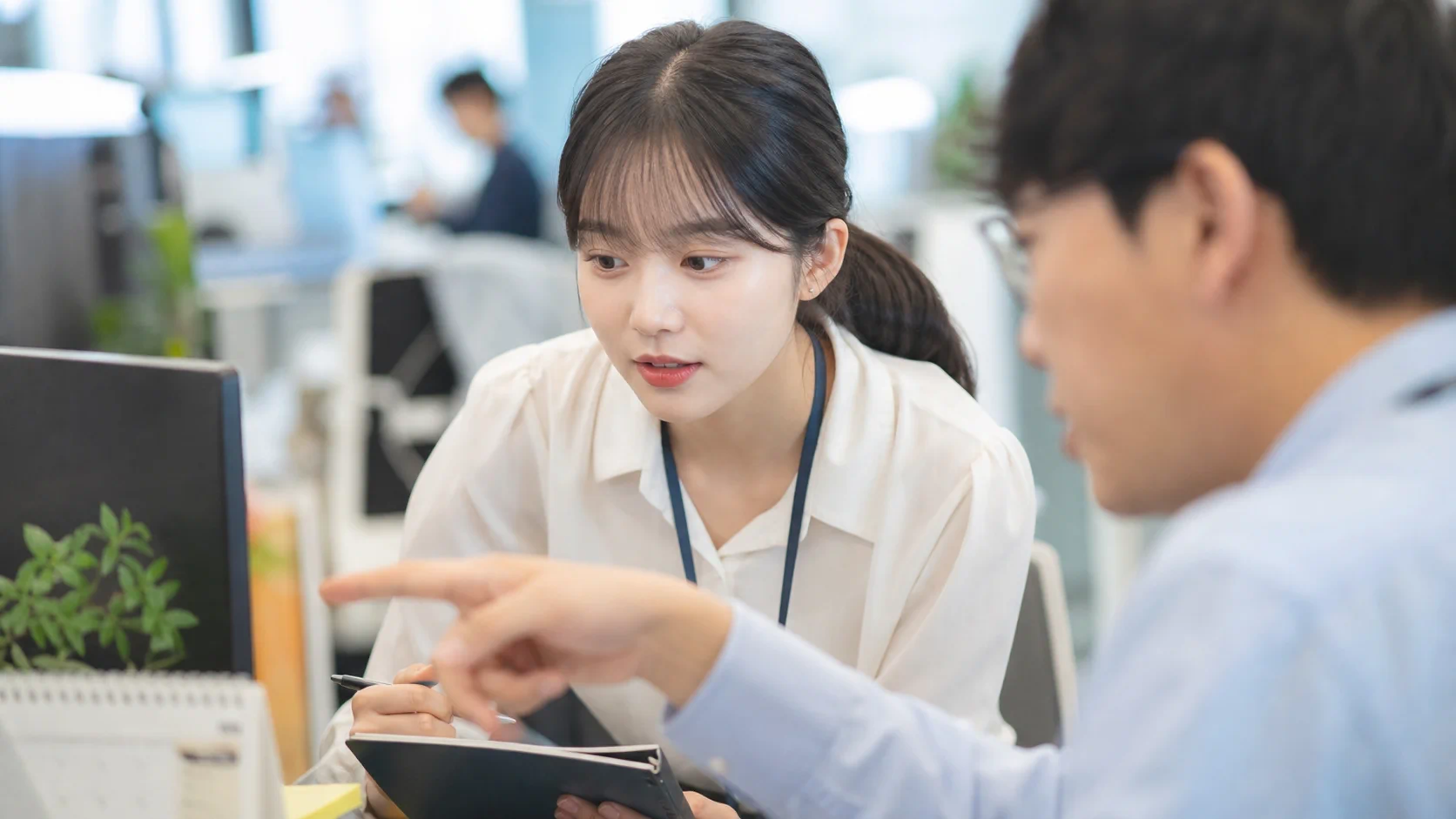 선배 직원에게 배우는 인턴