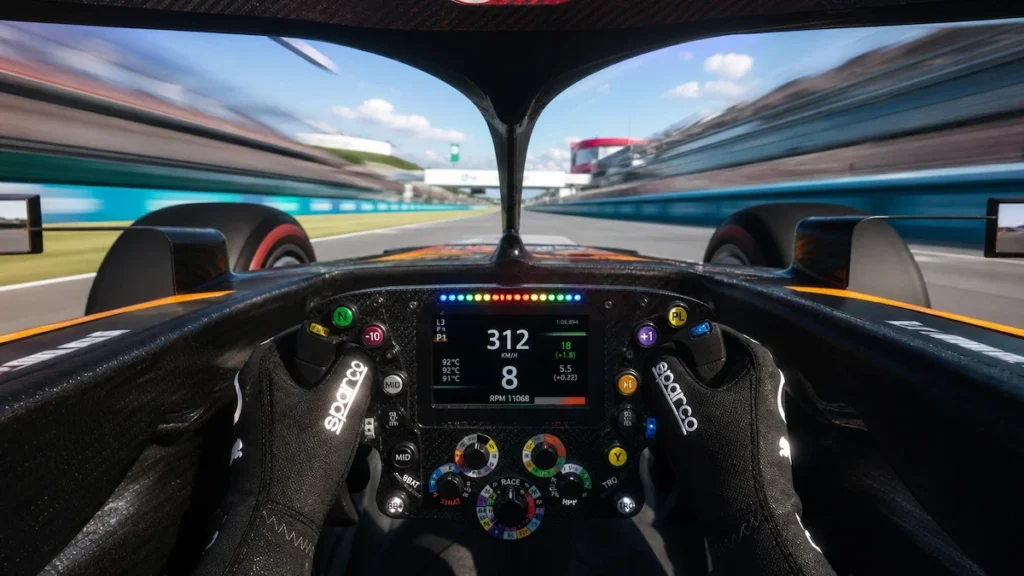 다운포스를 받으며 300km/h 이상 고속 주행 중인 F1 운전석 드라이버 시점